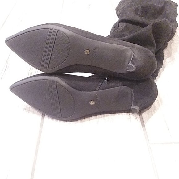 Women's Slouchy Boots With Pointy Toe - Color Black - Picture 10 of 16